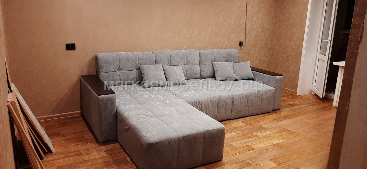 Karetnaya-styazhka-izgolove-krovati